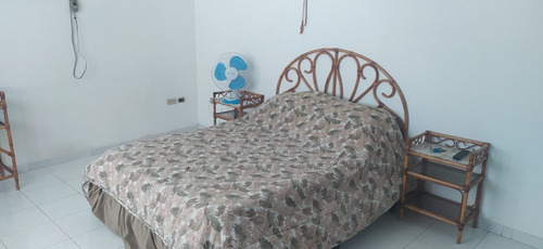Imagen 6 de 10 de Venta De Amplia Casa De Esquina En La Viña Valencia Inc-139
