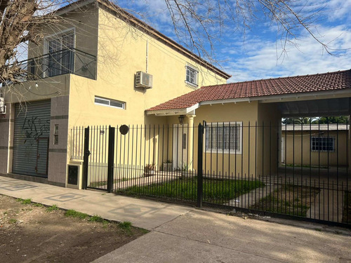 Imagen 2 de 10 de Venta Casa 3amb + Quincho + Local Comercial Frente