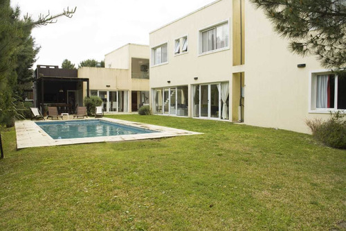 Alquiler Temporal Costa Esmeralda Casa Residencial1 6 Dormitorios 10-12 Personas Con Pileta Climatizada Energía Solar Frente Al Parador De Playa Excelente Ubicación Y Equipamiento