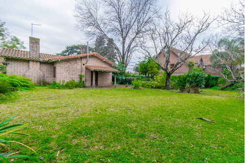 Venta De Casa Con Hermoso Parque Zona Balbastro