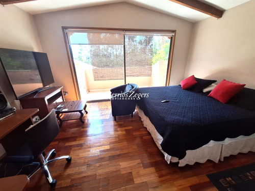 Casa En Venta De 4 Dorm 5 Baños, Sala De Estar Gran Vista