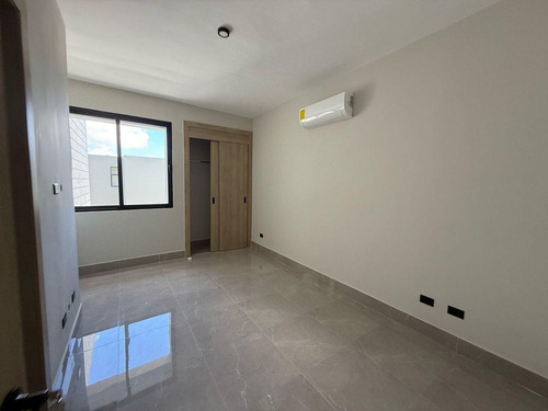 Casa En Alquiler En Vista Cana, Punta Cana, 335m2.