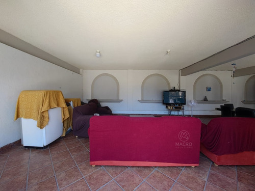 Casa En Venta En Fracc. Valle Del Sol De Dos Niveles Con Jardín.
