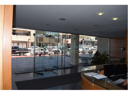 Apartamento En Peninsula, 1 Dormitorios *- Ref: 184