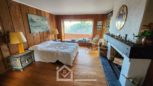 Terreno Con Orilla De Lago 57.000 M2 Con 2 Casas