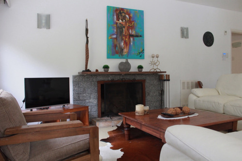 Casa En Venta De 4 Dormitorios C/ Cochera En Punta Del Este