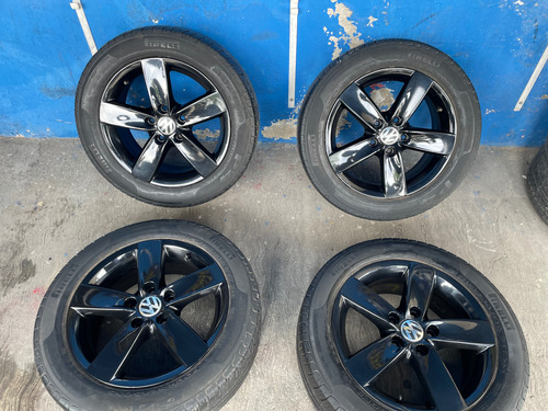 Rines Y Llantas 16 Volksw Jetta Mk6 Originales Pirelli 1/2 Negro (Usado)