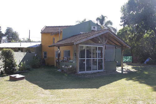 Chalet En Garin.muy Lindo.