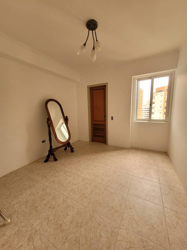 Apartamento En Venta Los Mangos Valencia, Con Planta 100% Y Pozo. Excelente Ubicación Con Una Deslumbrante Vista, Cerca De Colegios, Clínicas, Supermercados Y Sitios De Interés. Dapo