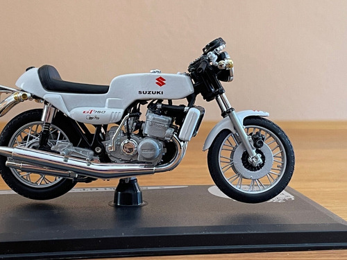 □絶版絶滅□入手困難品□ソリド社製SUZUKI GT750水冷シリーズ1/
