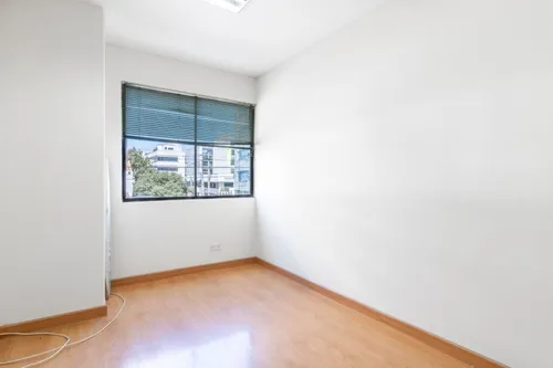 Oficina En Arriendo/venta En El Chicó. Cod V6700