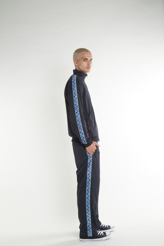 Campera Canguro Vulk Zack Negra