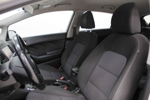 Imagen 10 de 14 de Kia Forte Hb 2017 4 Cilindros
