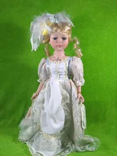 Le jardine collection porcelain doll 2025