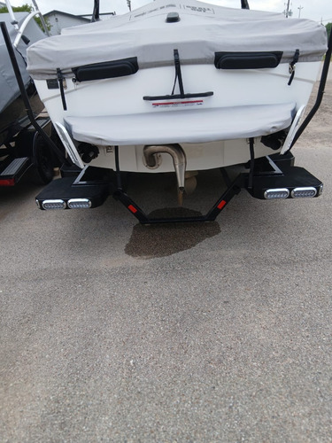 Lancha Axis T220 R Demo Color Blanca 20 Hrs