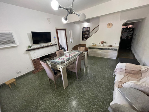 Casa De Estilo En Venta A La Venta Sobre Bv Oroño