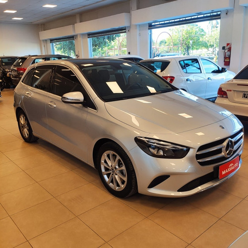 Imagen 2 de 12 de Mercedes Benz B200 Progressive