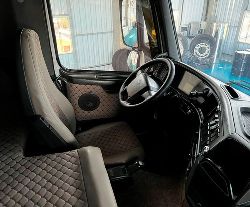 Imagem 12 de 16 de Volvo Fh 440 6x2 2010