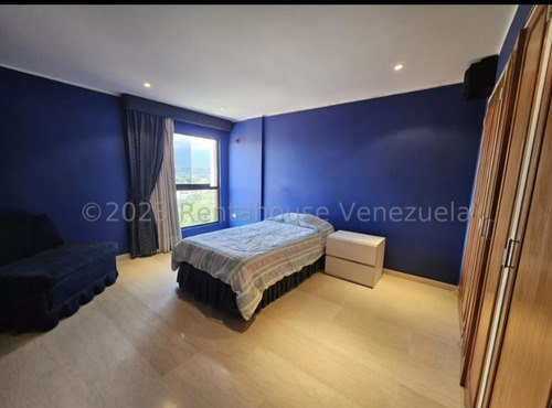 La Tahona Town House En Venta. Mls 24-9206. Baruta . Caracas