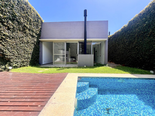 Casa  En Martinez, Con Pileta Y Jardín. San Isidro, Cerca Del Hipodromo