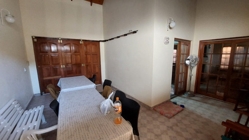 Casa Tipo Chalet, 3 Hab., Impecable Estado, Zona Privilegiad