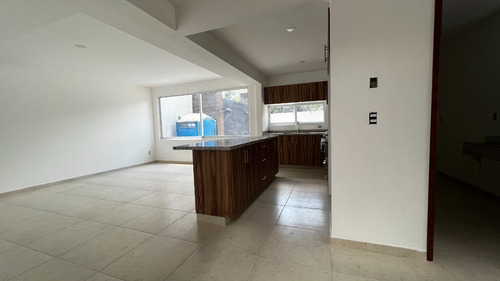 Imagen 7 de 27 de Casa En Venta Nueva, 3 Recámaras, 3 Baños, Estudio, Family Room Col. Bella Vista