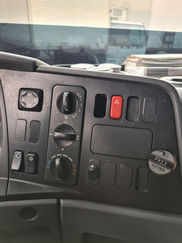 Imagem 5 de 9 de Mb Atego 2425 6x2 Ano 2012 Leito Bau 8,00mts Plataforma