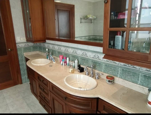 Imagen 9 de 14 de El Golf 3 Alcobas 7 Baños 3 Parqueaderos Doble Estudio