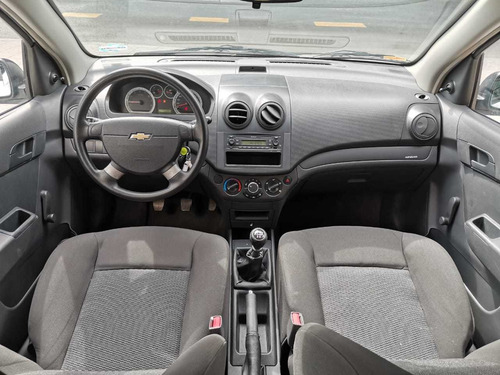 Imagen 9 de 13 de Chevrolet Aveo 1.6 Ls Aa Radio Airbag Facelift Mt 2017