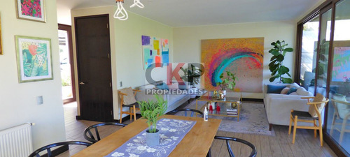 Casa En Arriendo De 5 Dorm. En Colina