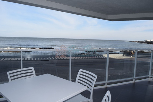 Apartamento En Peninsula, 2 Dormitorios *- Ref: 2221