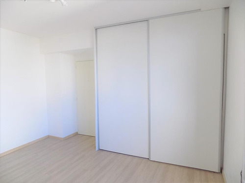 Imagen 10 de 30 de Venta Oficina 2 Amb San Nicolas Centro Luminosa Baño Completo