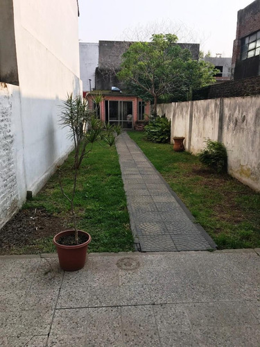 Imagen 5 de 8 de Depto 3 Amb Con Gran Fondo Y Patio