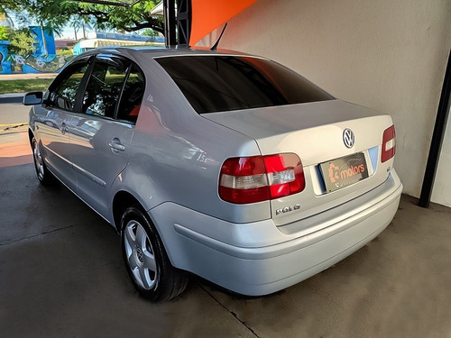 Imagem 10 de 12 de Volkswagen Polo Sedan 1.6 Mi Evidence 8v 2005