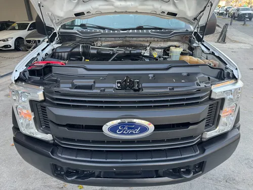 Ford F-550 6.8 Xl At