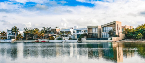 Terreno En Venta En Cancún, Lagos Del Sol, Lujoso Residencial
