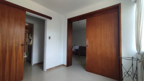 Imagen 5 de 12 de Se Vende Apartamento En Santa Paula / 0414-3907836