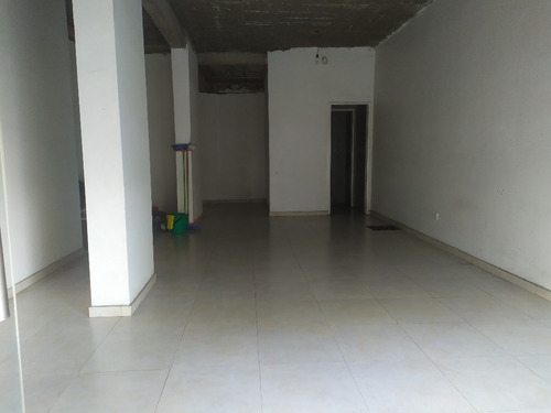 Imagen 4 de 9 de Locales A La Calle - Venta