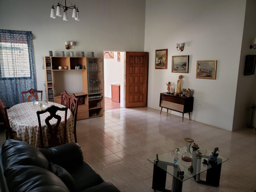 Altamira Excelente Ubicación Casa Con Anexos Independientes Espectacular Terreno 17 Puestos De Estacionamientos Amplio Jardín