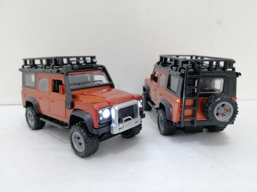 Land Rover Defender, Escala 1/36, Luces Sonido, 12cms Largo 