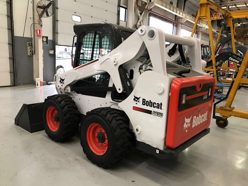 Minicargadora Bobcat S650 Cabina Cerrada