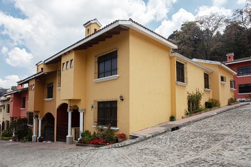 Imagen 1 de 30 de Vendo Hermosa Casa Ubicada En Esquina, 4 Dormitorios, Alta Plusvalia Y Seguridad