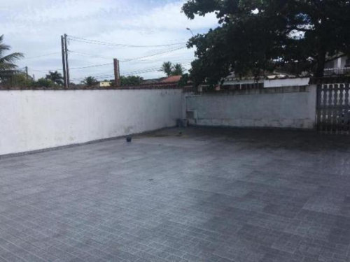 Casa Com Quintal Na Frente E Perto Da Praia Em Itanhaém Sp