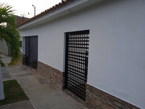 Imagen 2 de 6 de Venta De Quinta De Dos Niveles De 600m2