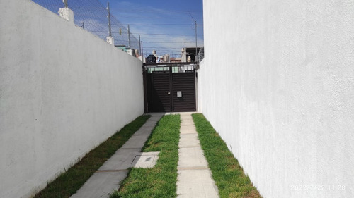 Imagen 3 de 18 de Casa Nueva De Miraflores Ocotlan Tlaxcala Cuatro Recamaras Y Roff Garden Est. 4 Coches Una Recamara Master En Planta Baja Y Tres En Planta Alta La Recamara Principal Con Baño Y Terraza