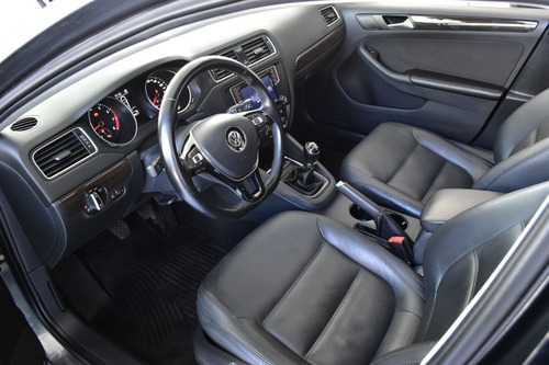 Imagen 6 de 15 de Volkswagen Vento Highline Bm Tech 2017 Car Cash.