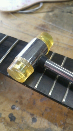 Imagen 1 de 1 de Martillo Cabeza De Plástico
