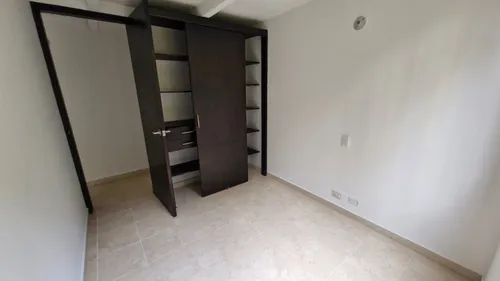 Vendo Apartamento En La Parte Baja De La Loma De Los Bernal, Piso Bajo
