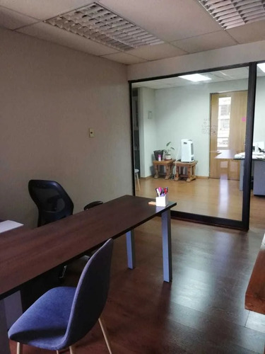 Imagen 4 de 11 de Oficina Con Tres Privados Y Dos Baños En La Concepción