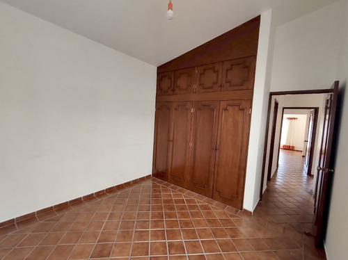 Casa En Un Solo Nivel En Venta En Jardines De Satelite, Cuernavaca Morelos.